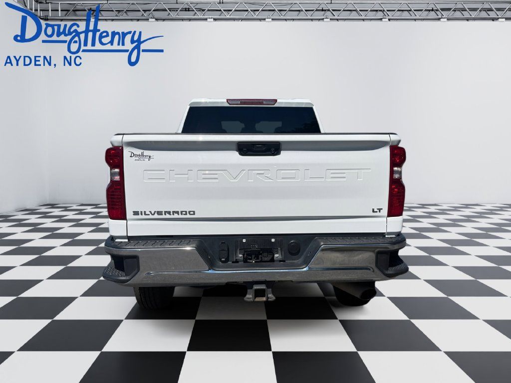 Used 2025 Chevrolet Silverado 2500 LT w/ Convenience Package AWD/4WD image 4