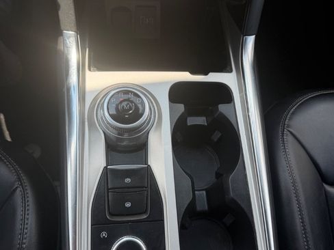 Used 2021 Ford Explorer XLT w/ Equipment Group 202A AWD/4WD image 13