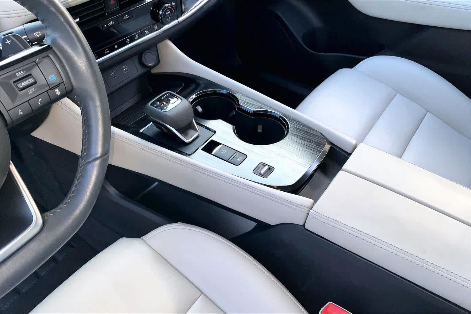 Used 2023 Nissan Rogue SL w/ SL Premium Package FWD image 16