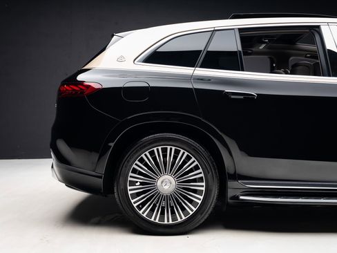 Used 2024 Mercedes-Benz Maybach EQS 680 4MATIC image 38