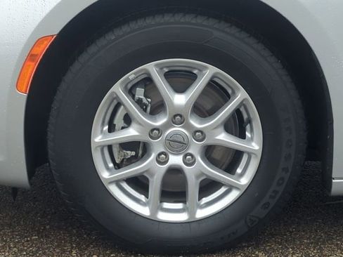 Used 2024 Chrysler Pacifica Touring-L image 10