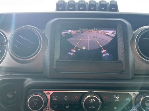 Used 2019 Jeep Wrangler Unlimited Sport S image 23