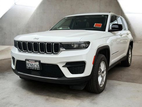 Used 2023 Jeep Grand Cherokee Laredo image 19