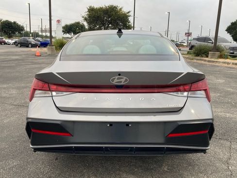 Used 2025 Hyundai Elantra Limited FWD image 5