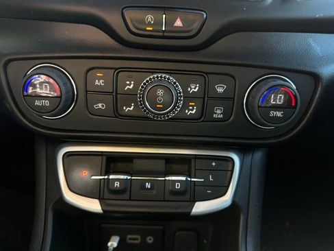 Used 2022 GMC Terrain SLE w/ Driver Convenience Package AWD/4WD image 15