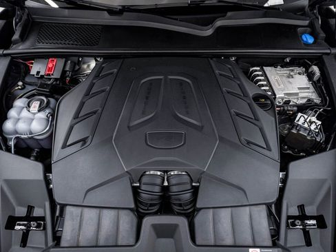 Certified 2025 Porsche Cayenne GTS AWD/4WD image 29