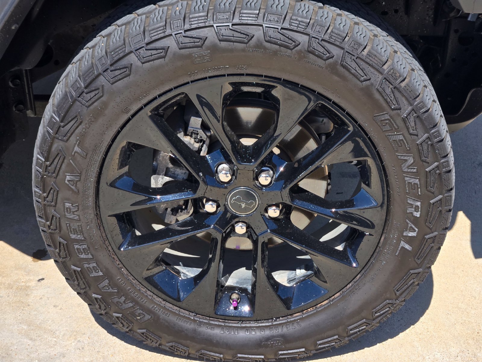 Used 2025 Jeep Gladiator Sport AWD/4WD image 7