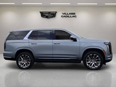 Certified 2026 Cadillac Escalade Luxury w/ LPO, Radiant Package AWD/4WD image 6