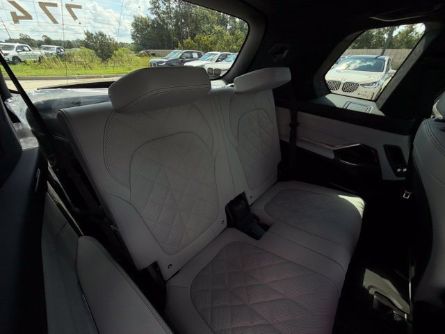 Used 2026 BMW X7 xDrive40i AWD/4WD image 24