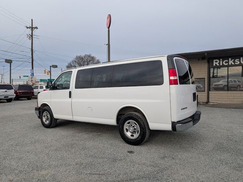 Used 2017 Chevrolet Express 2500 LT w/ LT Preferred Equipment Group image 9
