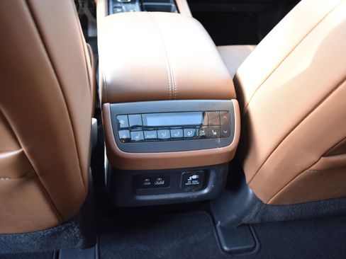 Used 2022 Nissan Pathfinder Platinum w/ Cargo Package image 33