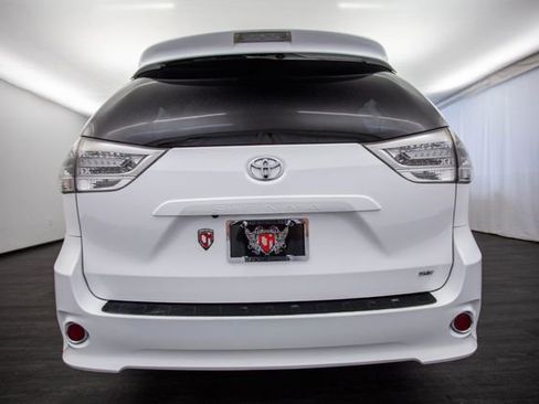 Used 2017 Toyota Sienna SE w/ SE Preferred Package image 38