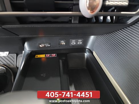 Used 2026 Toyota Camry SE w/ Convenience Package FWD image 17