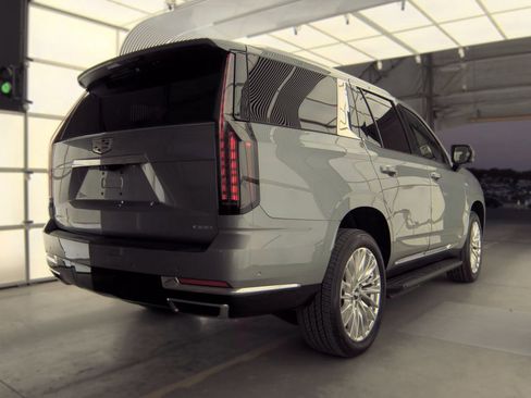 Used 2025 Cadillac Escalade Premium Luxury AWD/4WD image 2