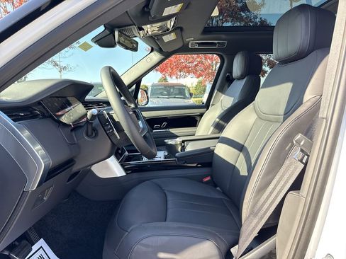 New 2025 Land Rover Range Rover SE image 3
