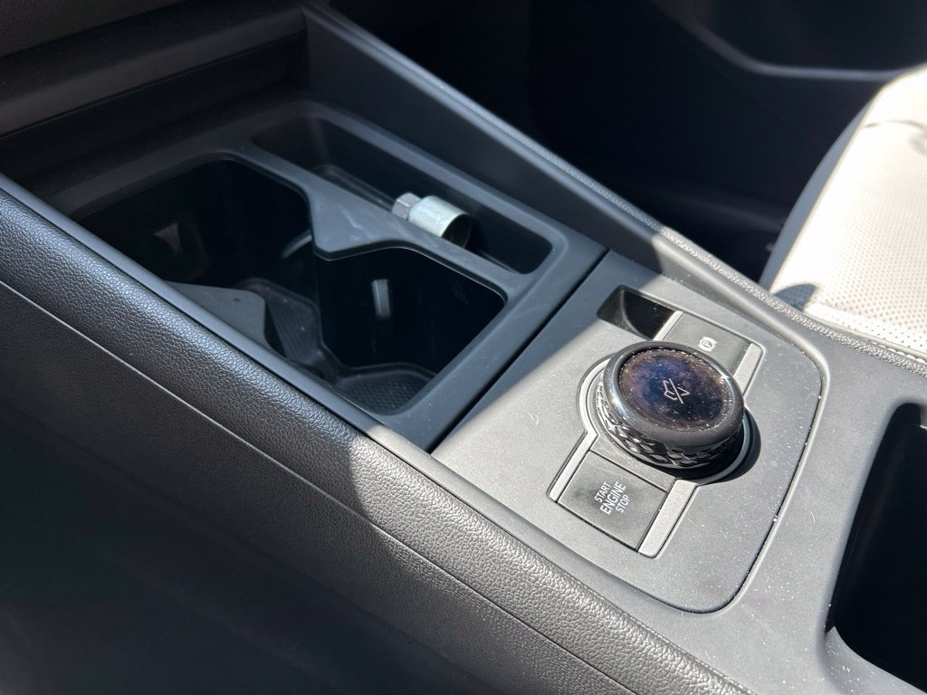 Certified 2025 Volkswagen Tiguan SE FWD image 37