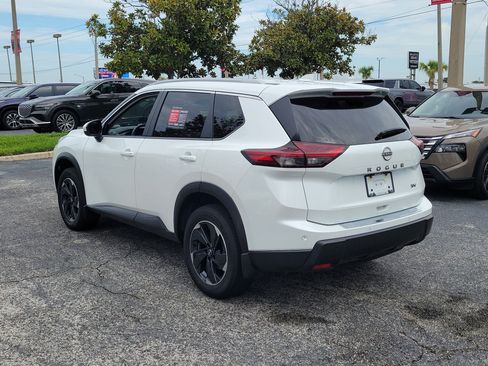 Certified 2024 Nissan Rogue SV w/ SV Premium Package FWD image 9