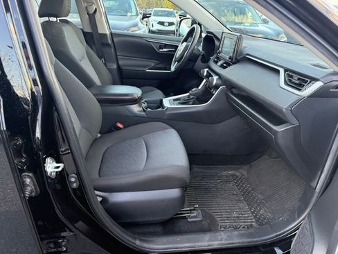 Used 2021 Toyota RAV4 XLE w/ Convenience Package image 25