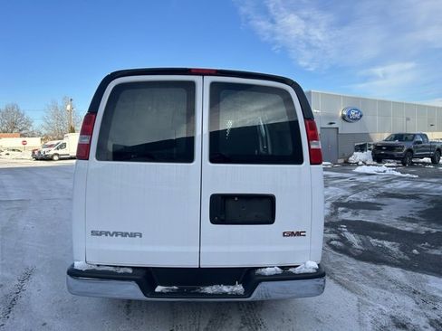 Used 2024 GMC Savana 2500 w/ Driver Convenience Package image 4