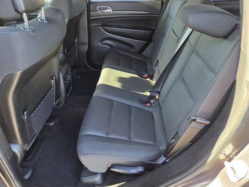 Used 2021 Jeep Grand Cherokee Laredo image 11