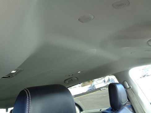 Certified 2024 Chrysler Pacifica Touring-L image 17