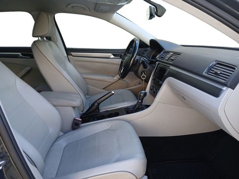 Used 2018 Volkswagen Passat 2.0T R-Line image 15