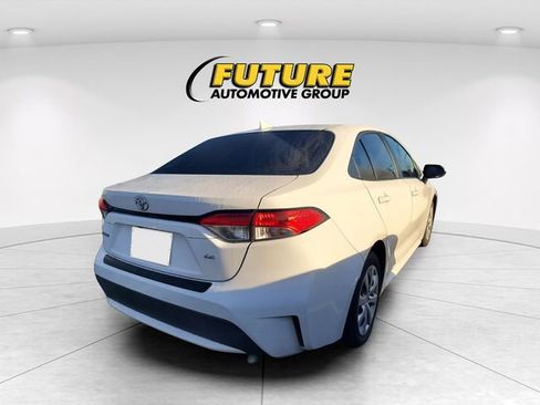 Used 2021 Toyota Corolla LE image 3