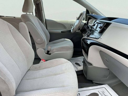 Used 2013 Toyota Sienna LE FWD image 25