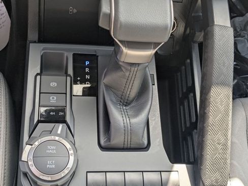 Used 2024 Toyota Tacoma SR5 w/ SR5 Upgrade Package image 21