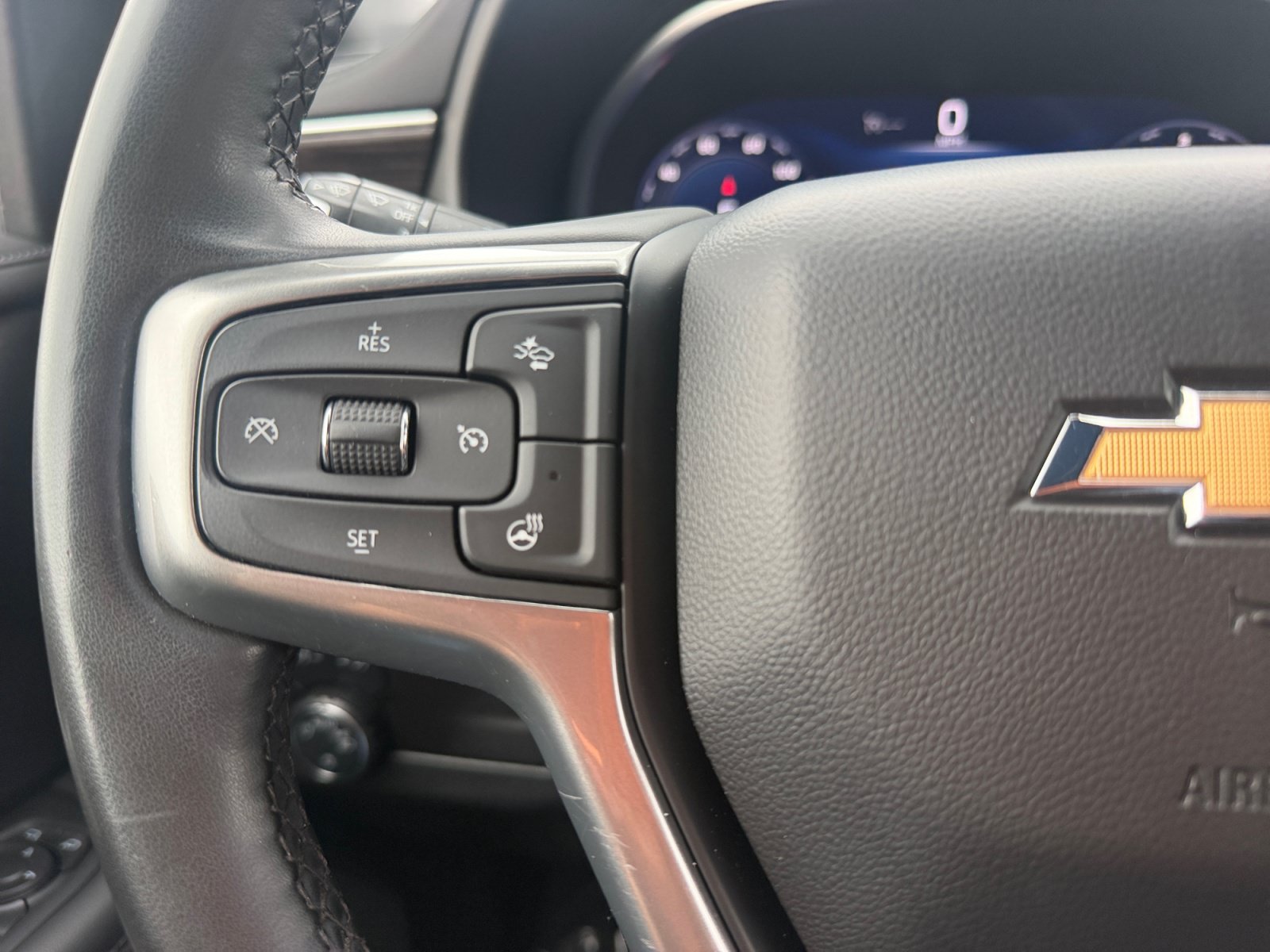 Used 2024 Chevrolet Suburban LT w/ Luxury Package RWD image 22