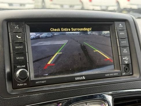 Used 2015 Chrysler Town & Country S FWD image 3