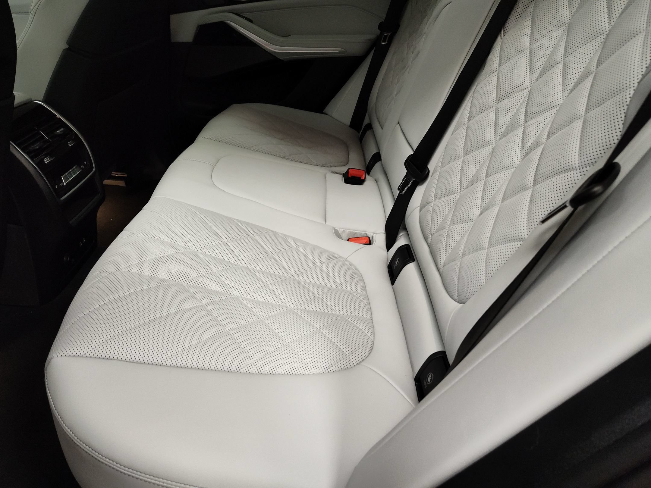 Used 2026 BMW X5 xDrive40i w/ M Sport Package AWD/4WD image 21