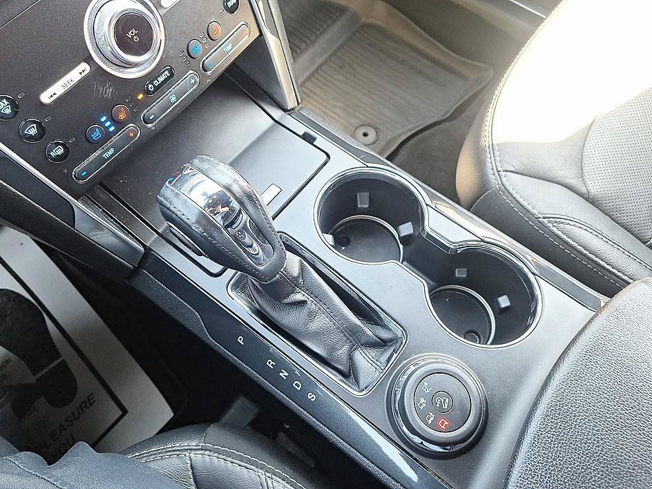 Used 2019 Ford Explorer Limited w/ Ford Safe & Smart Package AWD/4WD image 18
