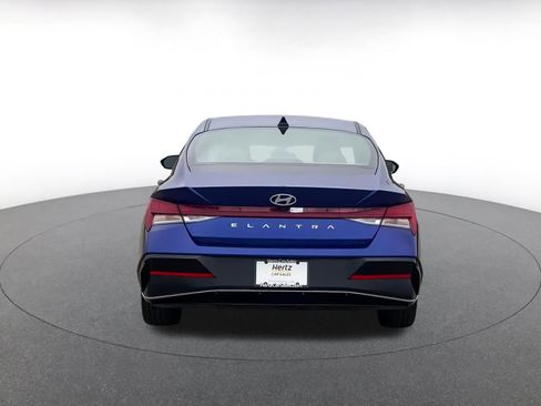 Used 2025 Hyundai Elantra SEL image 12