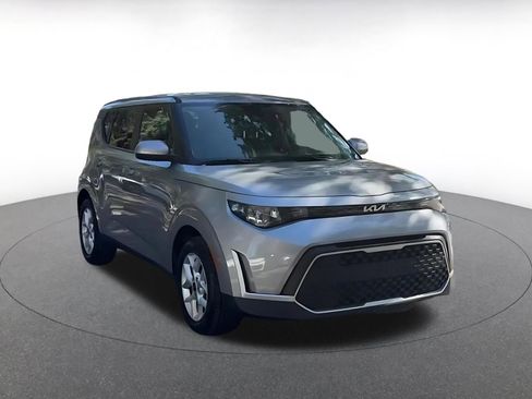 Used 2025 Kia Soul LX w/ LX Technology Package image 3