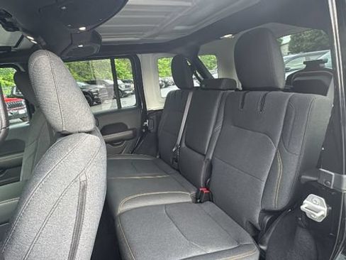 Used 2025 Jeep Wrangler Unlimited Sahara w/ Safety Group AWD/4WD image 31