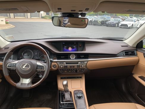 Used 2017 Lexus ES 350 w/ Premium Package FWD image 29