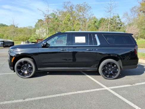 New 2026 Chevrolet Suburban High Country AWD/4WD image 8