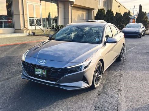 Certified 2023 Hyundai Elantra SEL image 4