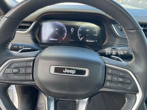 Used 2023 Jeep Grand Cherokee L Laredo image 13