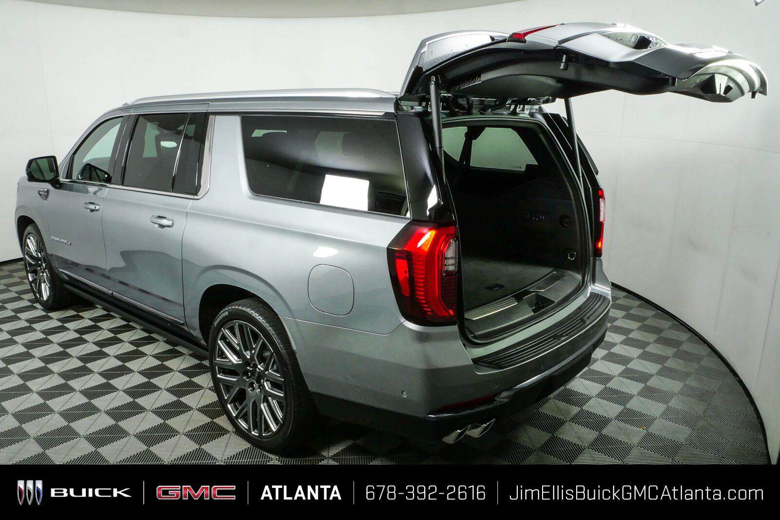 Used 2025 GMC Yukon XL Denali Ultimate w/ LPO, Floor Liner Package AWD/4WD image 39