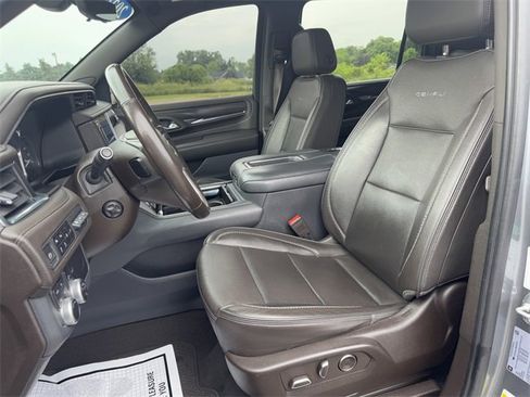 Used 2021 GMC Yukon XL Denali w/ Denali Premium Package image 25