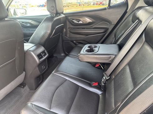 Used 2023 GMC Terrain SLT image 17