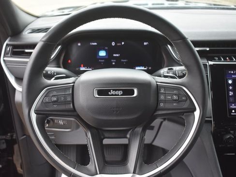 Used 2024 Jeep Grand Cherokee Altitude RWD image 18