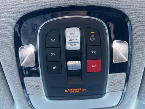 Used 2023 Hyundai Palisade Limited image 32