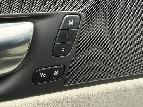 Certified 2023 Volvo XC60 B5 Plus w/ Climate Package image 16