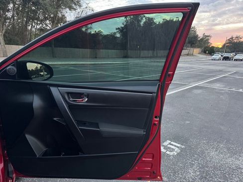 Used 2018 Toyota Corolla LE image 30