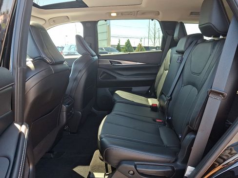 Certified 2023 INFINITI QX60 Luxe w/ Cargo Package AWD/4WD image 10