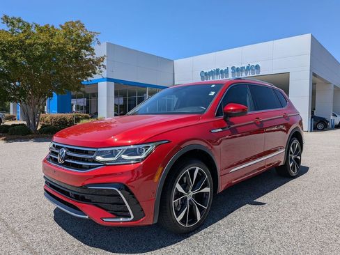 Used 2024 Volkswagen Tiguan SEL R-Line AWD/4WD image 4