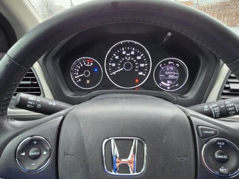 Used 2021 Honda HR-V LX image 39